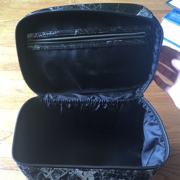Jeffree Star Makeup bag from the “Cremated” collection - Picture 2 of 5